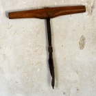 Kézi fúró. Fotó: Toró Attila.