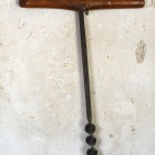 Kézi fúró. Fotó: Toró Attila.