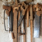 A kerekesműhely egyik fali tárolója. Fotó: Toró Attila.