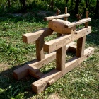 Kerékfalazó pad, rajta egy kerékaggyal. Fotó: Toró Attila.