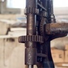 Kézi meghajtású, fogaskerék-áttételes állványos kovácsfúrógép. Fotó: Toró Attila.