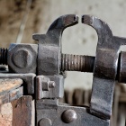 A gyalupad szélére szerelt satu. Fotó: Toró Attila.